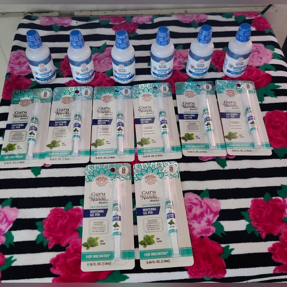 White and Blue Mouthwash Set